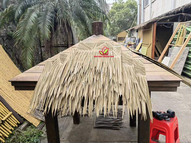 Lợp mái decor bằng lá dừa