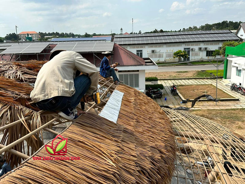 Synthetic thatch roof material