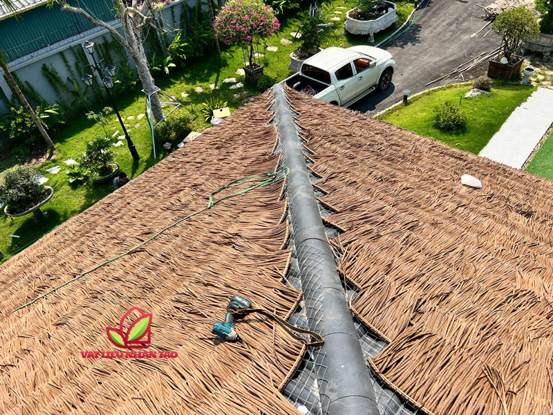 Synthetic roof thatch