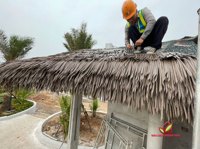 Thatching a roof video