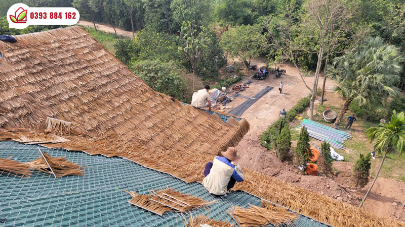 Mái lá nhân tạo thi công đơn giản